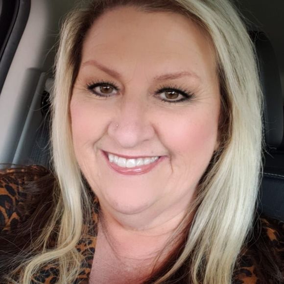 Meet your Posher, Lori - Picture 1 of 1